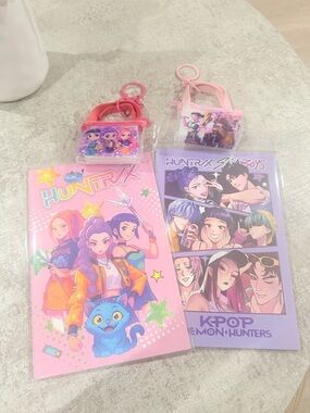 4 piece lot Kpop demon hunters Huntrix Saja boys 2 notebooks Purse Keychain gift